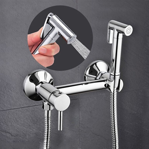 شیر توالت DualJet با نازل برنجی در سرویس بهداشتی