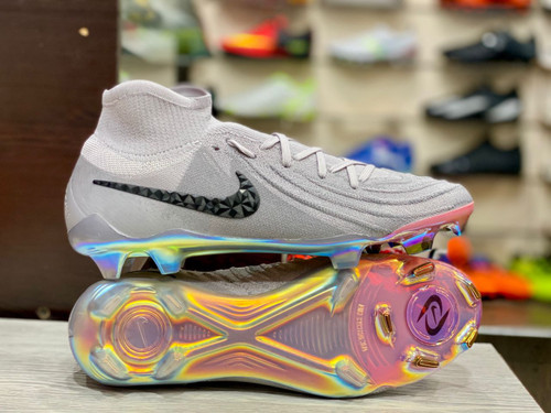 کفش فوتبال نایک فانتوم GX 2 لونا، نمای جلویی