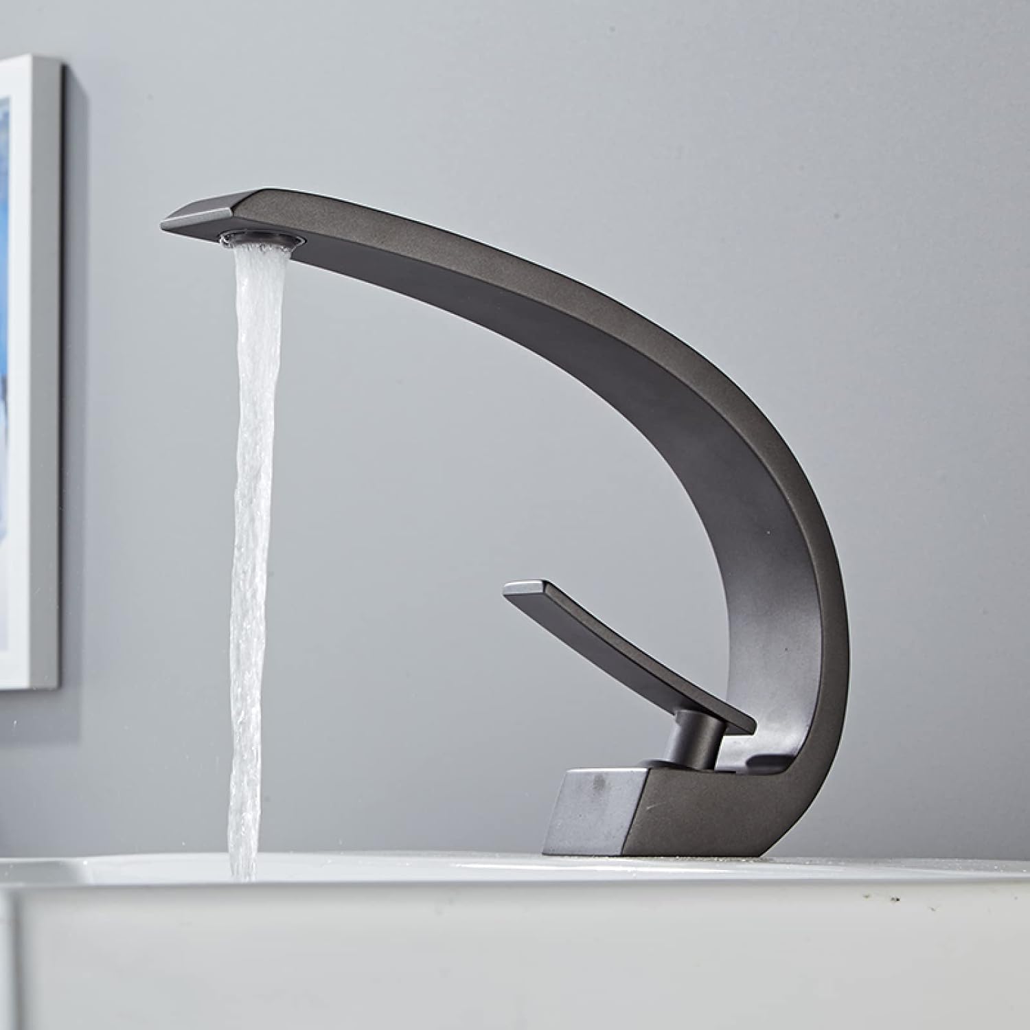 شیر روشویی تمام برنج مدل HS586 با طراحی لوکس