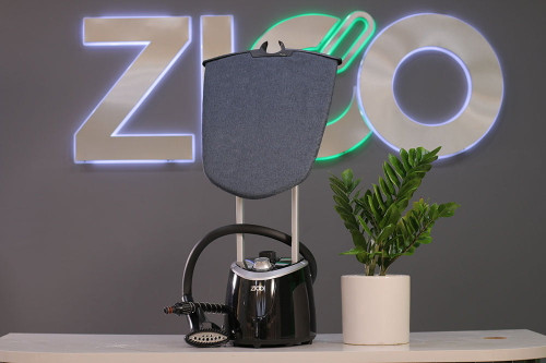 اتو بخار ایستاده حرفهای زیکو مدل ZC-9500 با بدنه سفید و استیل