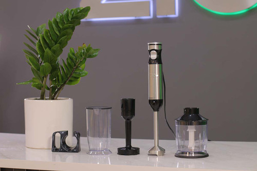 گوشتکوب برقی چند کاره ZICO ZC-7061 روی میز آشپزخانه